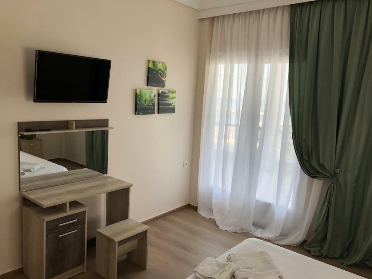 Elena'S Apartments 尼亚米卡尼奥纳 外观 照片